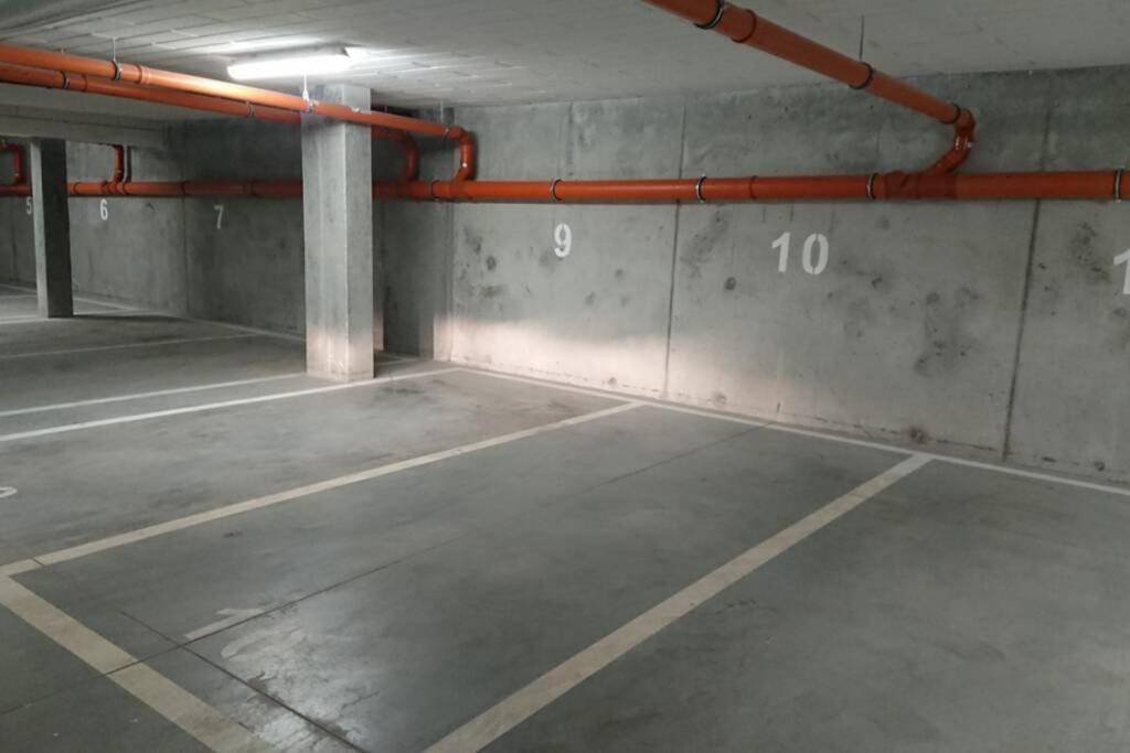 Kawalerka Z Miejscem Parkingowym W Hali Garazowej Apartment