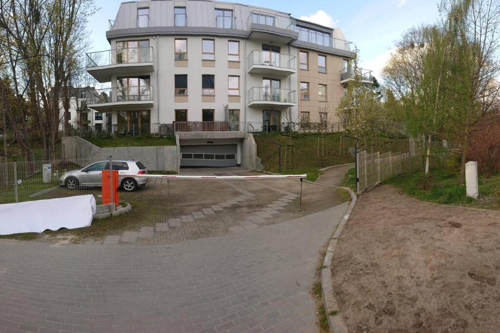 Kawalerka Z Miejscem Parkingowym W Hali Garazowej *